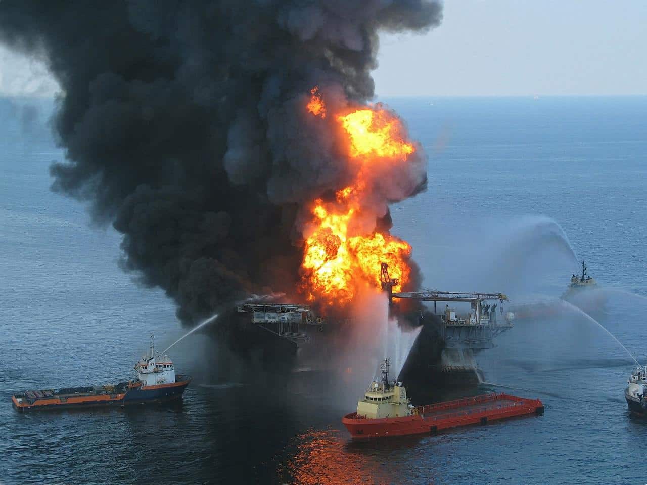 Deepwater Horizon on fire
